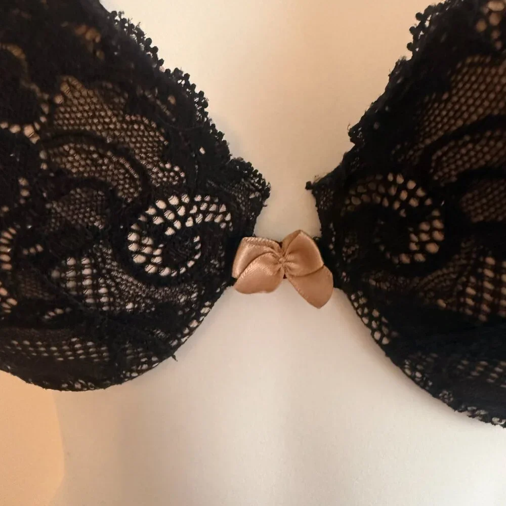 Victoria’s Secret Angels Lace Push-Up Bra | Black | Size 34D - Picture 4 of 8